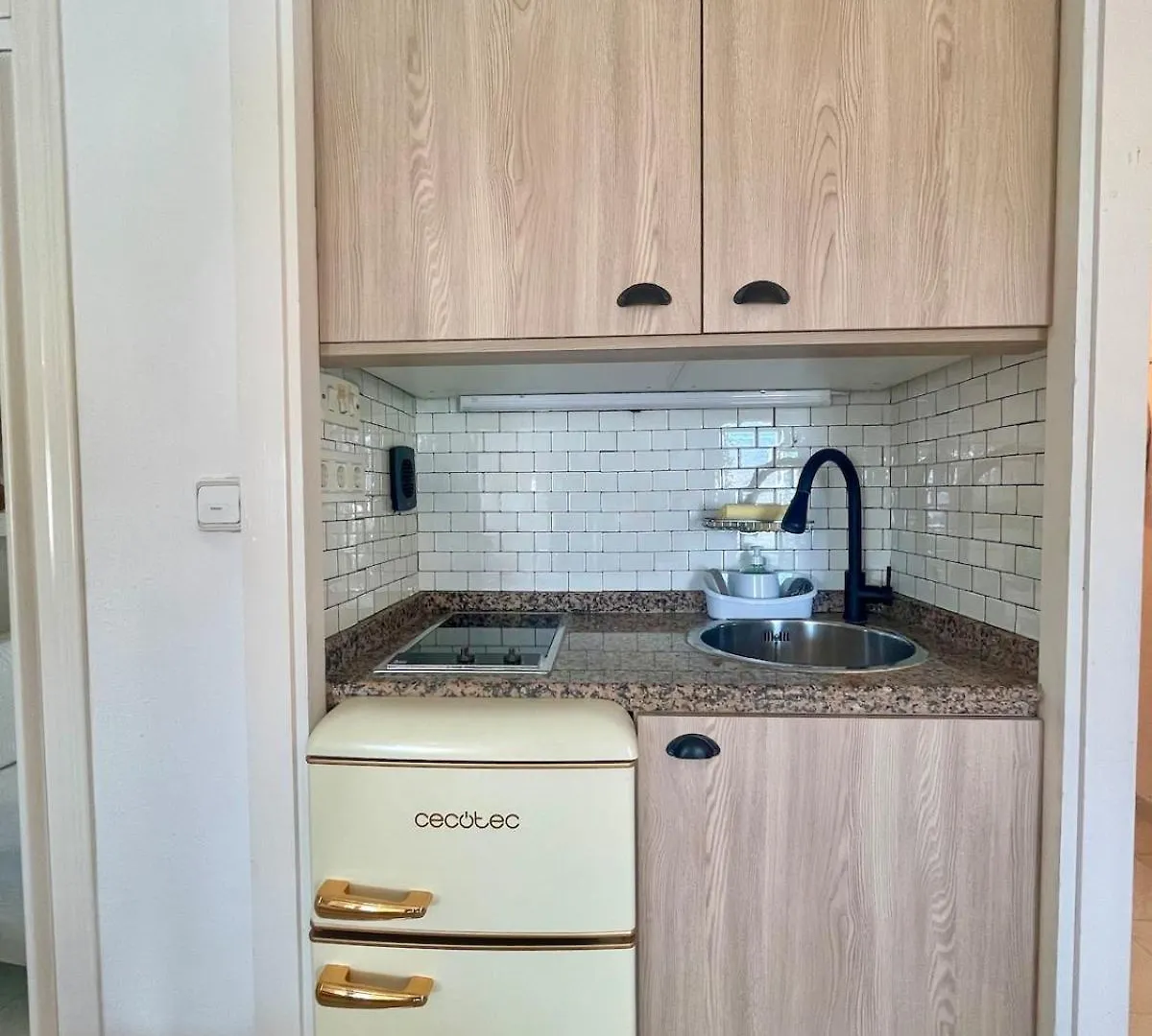 Modern Studio With Ocean Views 토레델마르 아파트